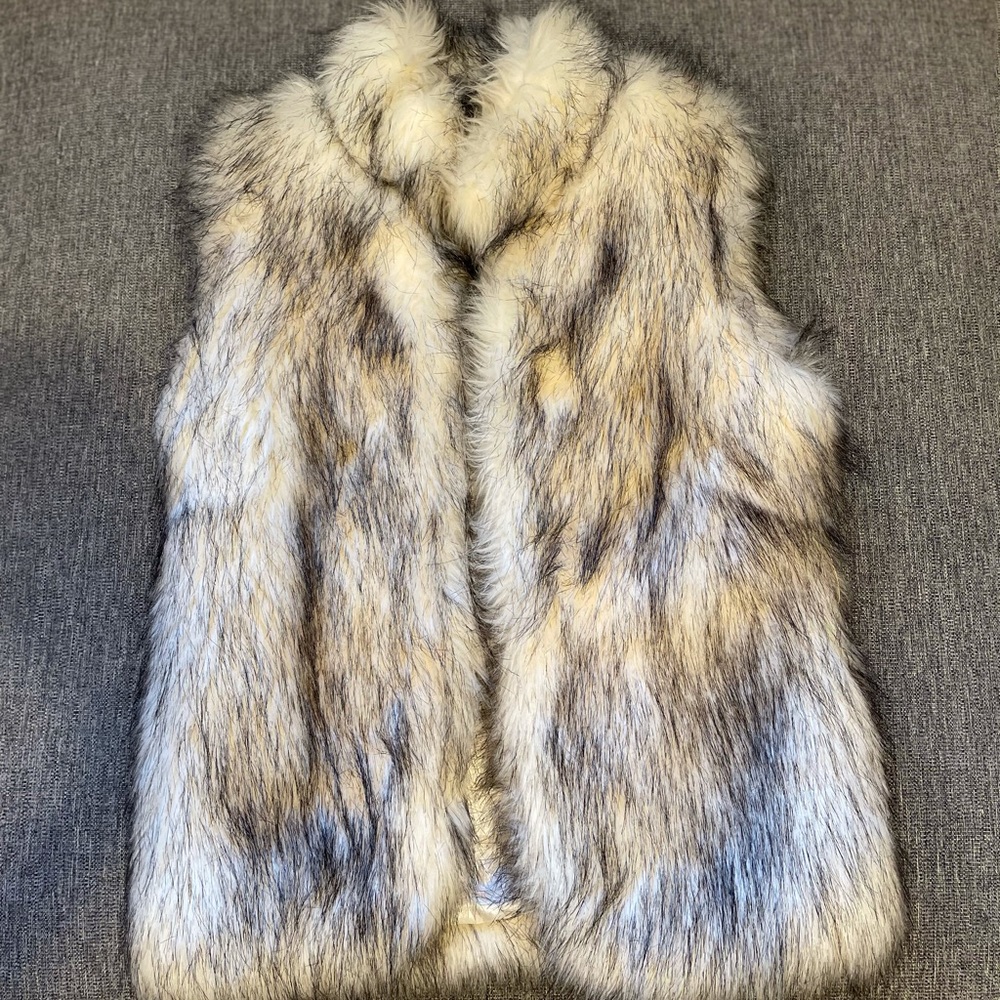 Wet seal faux fur vest small
